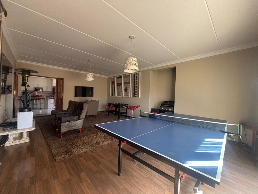 4 Bedroom Property for Sale in Langenhovenpark Free State